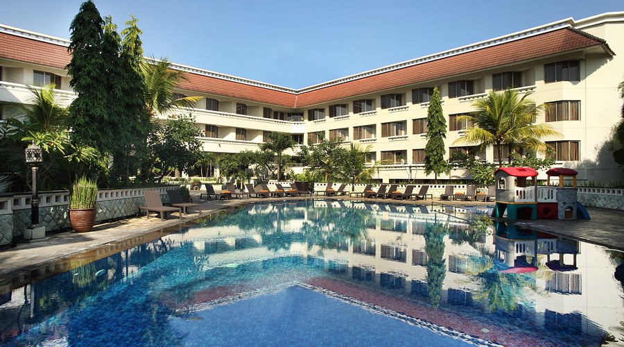 Review Hotel Santika